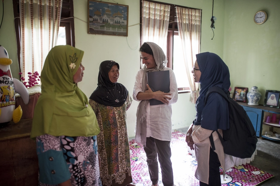 Women exchange ideas with women practitioners - support for women's projects, mutual aid and sustainable assistance strengthen local communities.