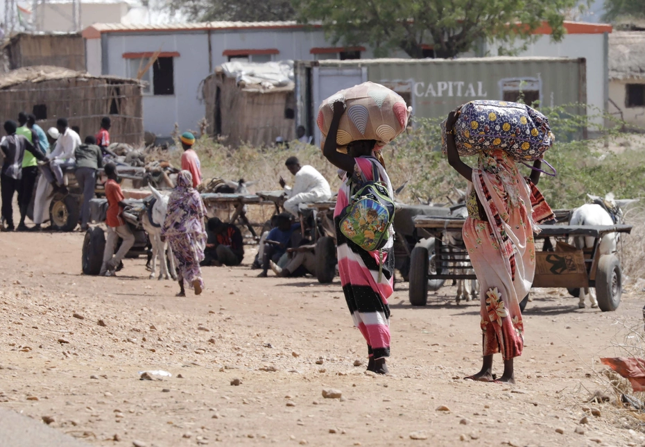 Sudanese refugees and South Sudanese returnees arrive at the Joda border post - helped by humanitarian agencies in Renk to cope with war and lack of resources.