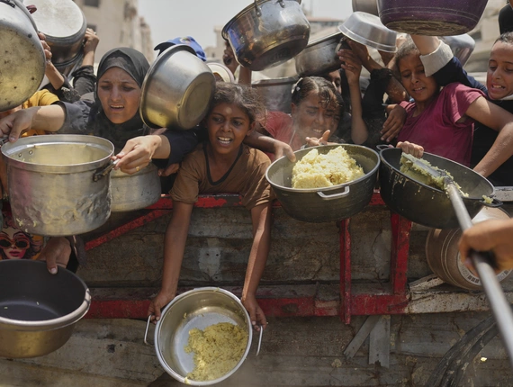 Gaza_Keystone Palestinians struggle to get donated food at a community kitchen in Gaza City, northern Gaza Strip, Saturday, Aug. 16, 2025.