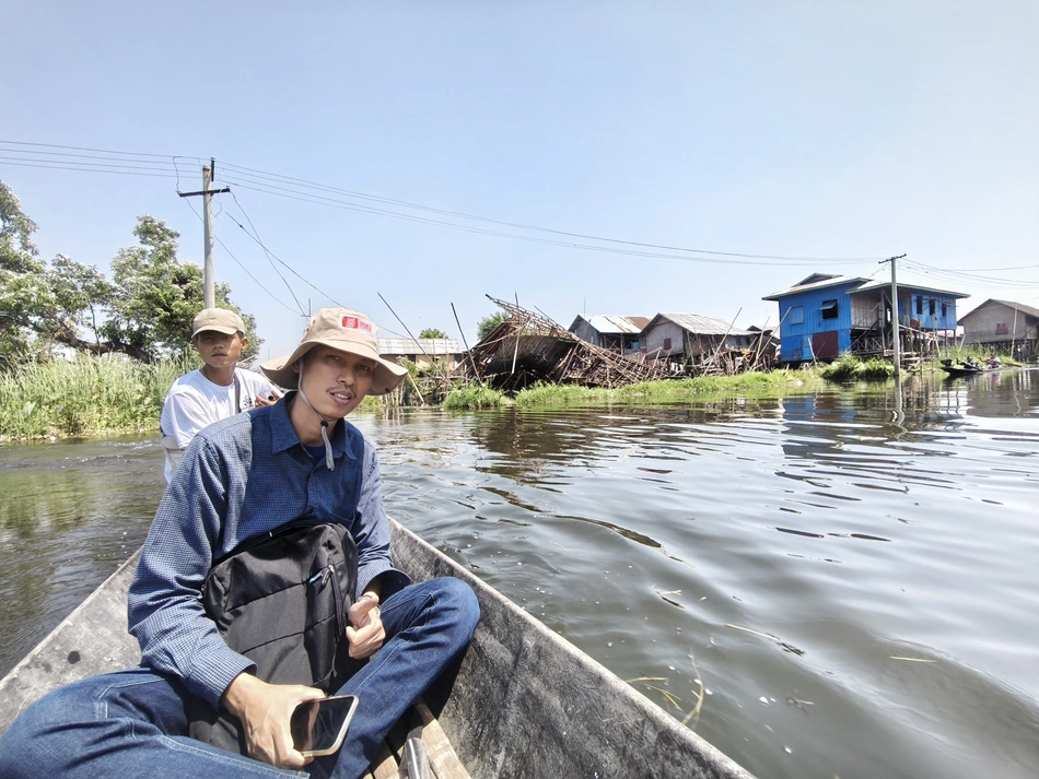 One of our Swiss partner organizations traveling on a boat to provide rapid assistance.
